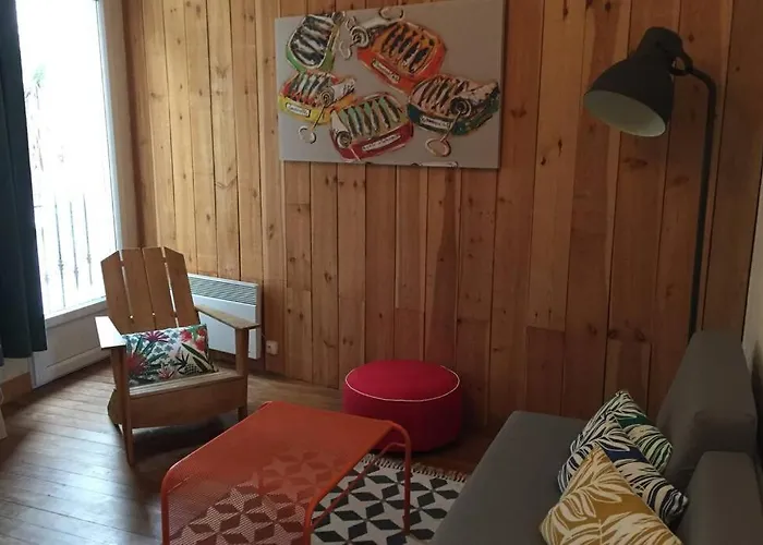 Charme Assuré Pour Ce Idéalement Situé